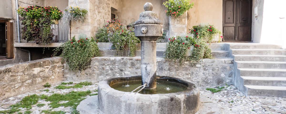 Annot Place de la Fontaine