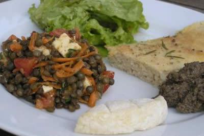 Provenzalischer Linsensalat auf Vorspeisenteller