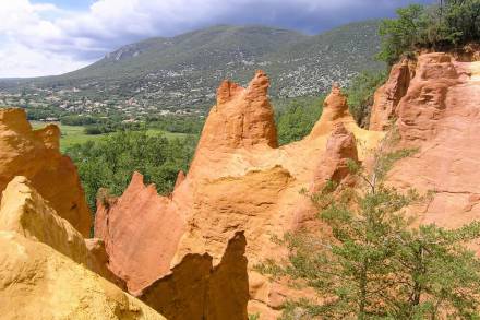Wanderung durch die Ockerfelsen von Rustrel