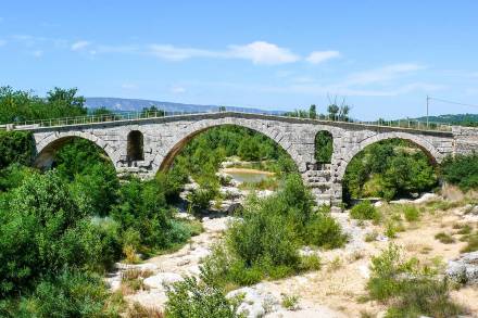 Pont Julien