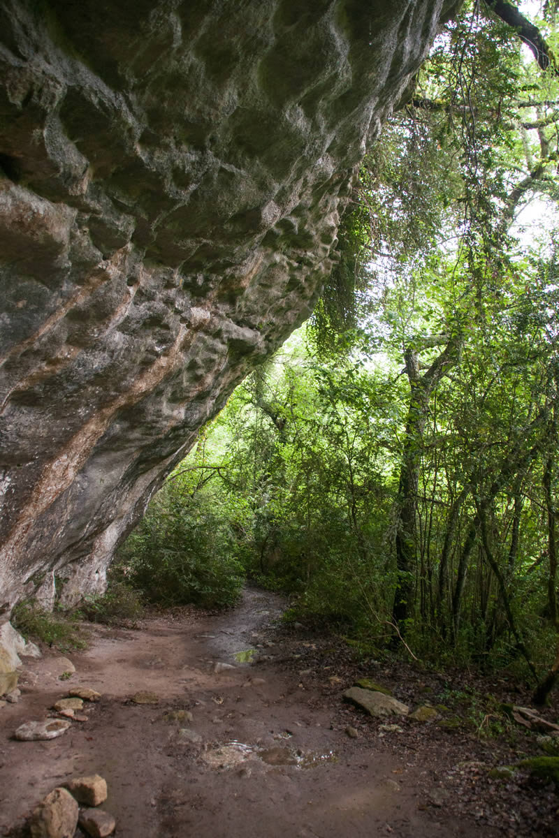 Felsüberhang Aiguebrun