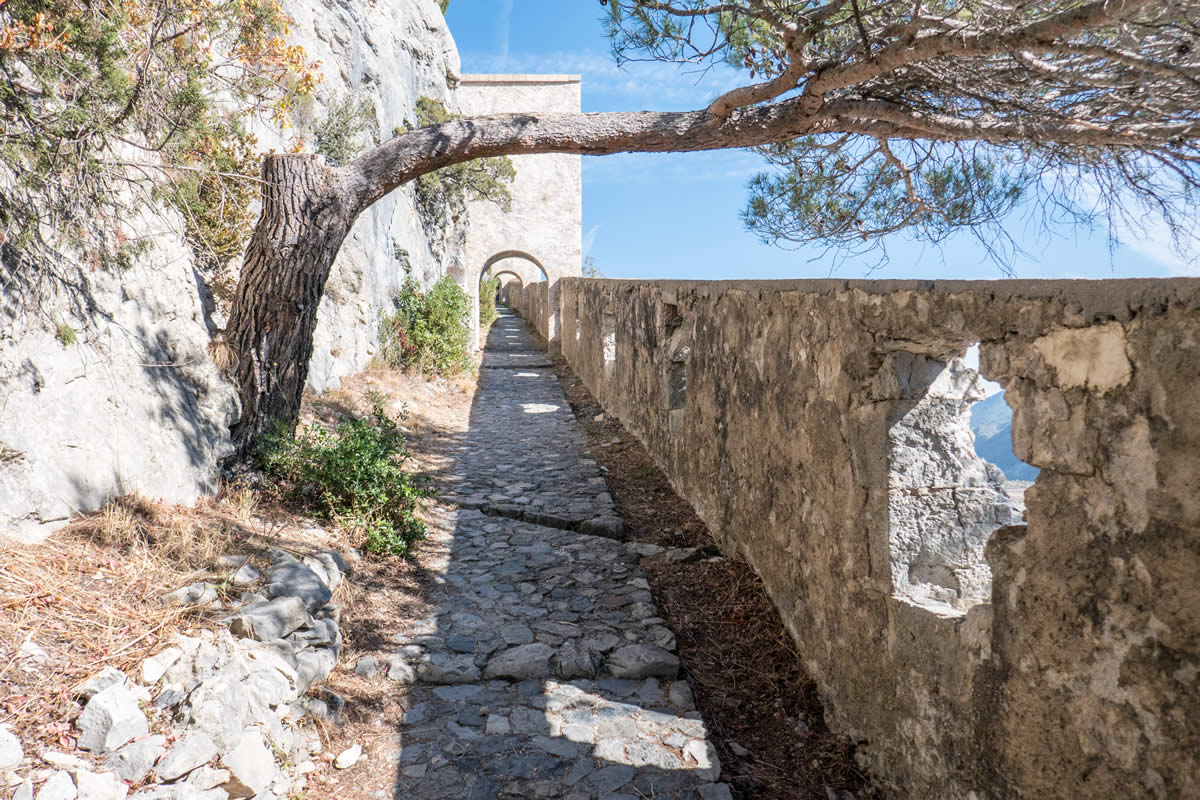 Zugang zur Zitadelle von Entrevaux