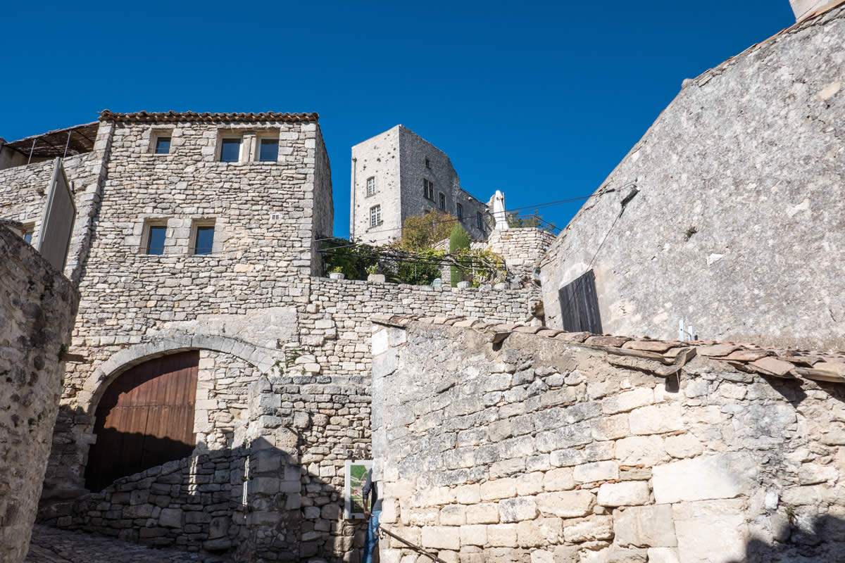 Alte Häuser und Schloss in Lacoste
