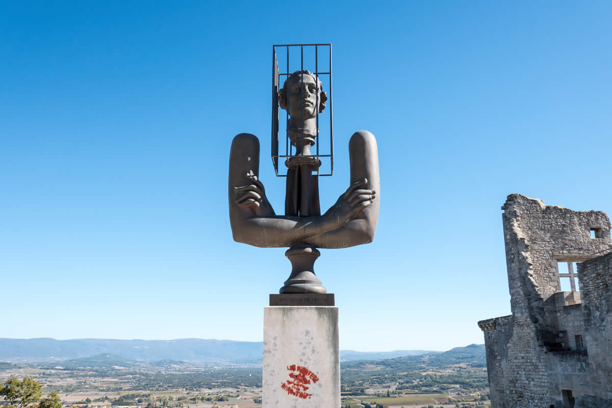 Statue am Scloss von Lacoste