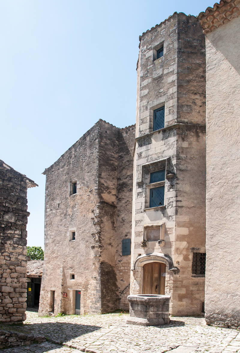 Innenhof mit Turm