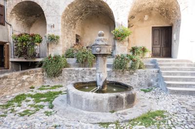 Annot Place de la Fontaine