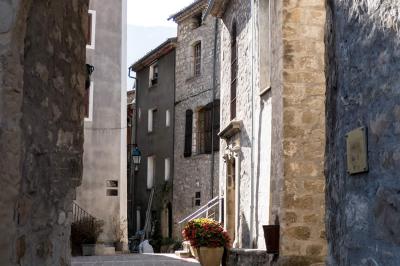 Annot Place d'Eglise